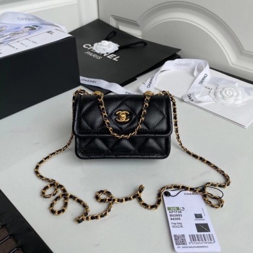 Chanel mini fedeles táska báránybőrből, aranyszínű fémből AP1738 fekete