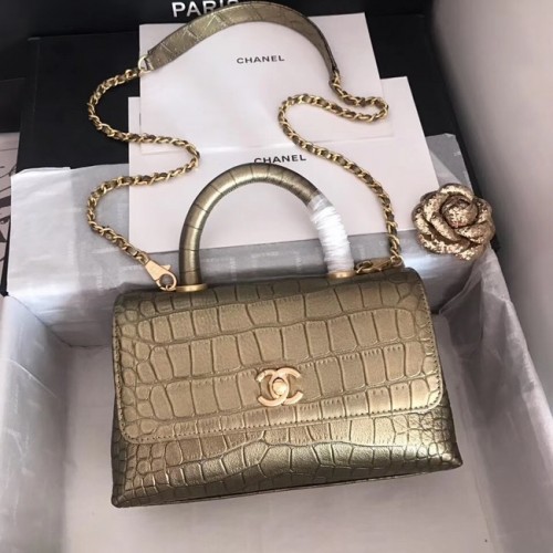 Chanel eredeti borjúbőr fedeles táska, felső fogantyúval, A92290 bronz és arany tónusú fémből