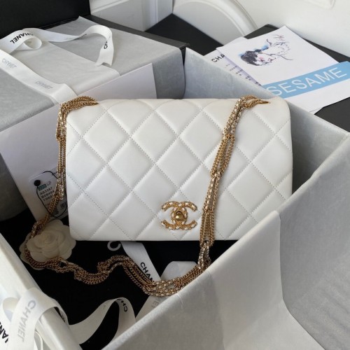 Chanel kis FLAP TÁSKA báránybőrből, aranyszínű fémből, AS3387 fehér