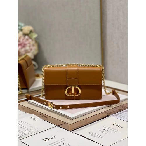 DIOR 30 MONTAIGNE KELET-NYUGATI LÁNCOS TÁSKA BORJÚBŐR M9334 barna
