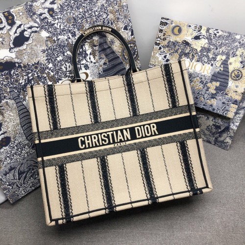 DIOR KÖNYVTÁSKA HÍMZETT VÁSZONTÁSKA M1287-9