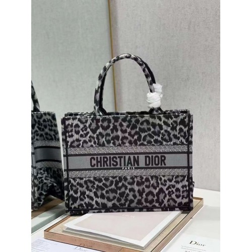 DIOR KÖNYVTÁSKA Hímzett M1296ZR Fekete leopárdmintás