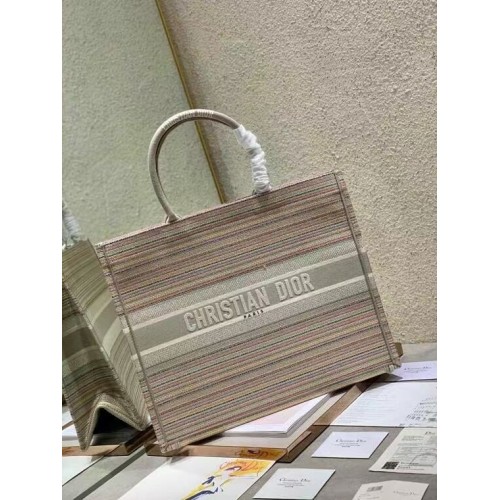 DIOR KÖNYVTÁSKA Többszínű Csíkos Hímzés Referencia M1286