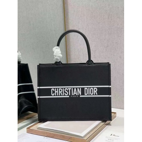 DIOR BŐRTÁSKA BŐR Csillagkép Hímzés M1296ZR fekete