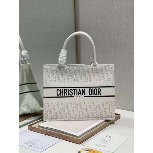DIOR bőr KÖNYVTÁSKA Csillagkép hímzés M1296ZR fehér