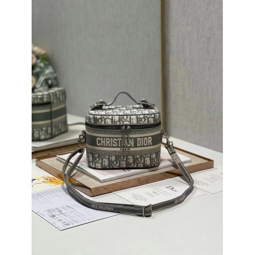 DIOR DIORTRAVEL FISHERTÁSKA Dior Oblique Embroidery C9088 szürke