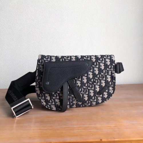 DIOR FERDE NYEREGÖVES TÁSKA M9021 fekete