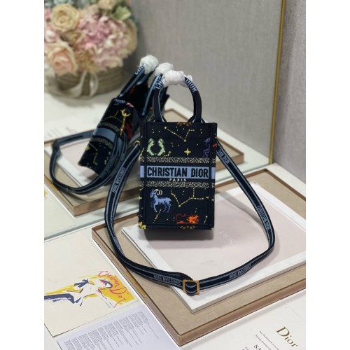 DIOR KIS BOBBY TÁSKA Hímzett C9002-5