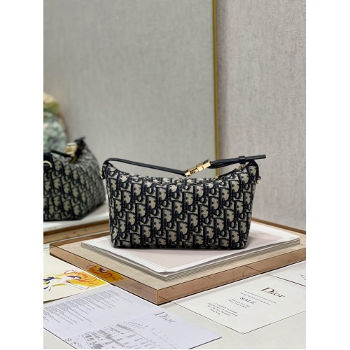 DIOR KIS BOBBY TÁSKA Hímzett S5554 sötétkék