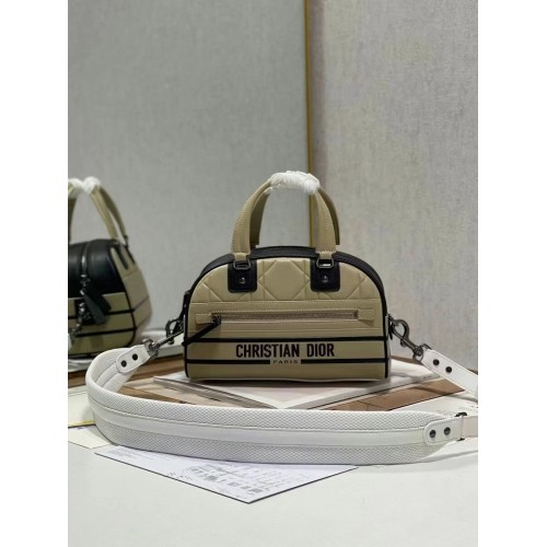 DIOR közepes dombornyomott bőr táska C9178A barackszínű