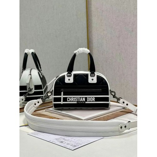 DIOR közepes dombornyomott bőr táska C9178A fekete