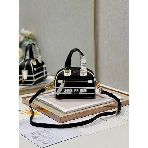 DIOR kis dombornyomott bőr táska C9201 fekete