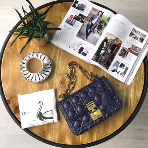 DIORADDICT FAP-TÁSKA KÉK BÁRÁNYBŐRBŐL M5818