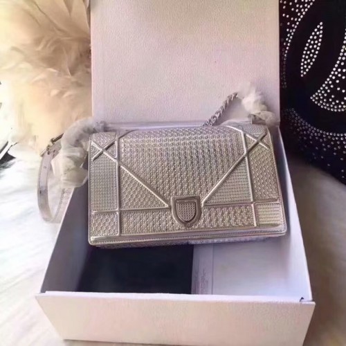 SILOUIS VUITTONBŐR DIORÁMA TÁSKA, SZÍNES, METÁLOS BORJÚBŐR, MIKRO-KANNA MOTÍVUMMAL M0422