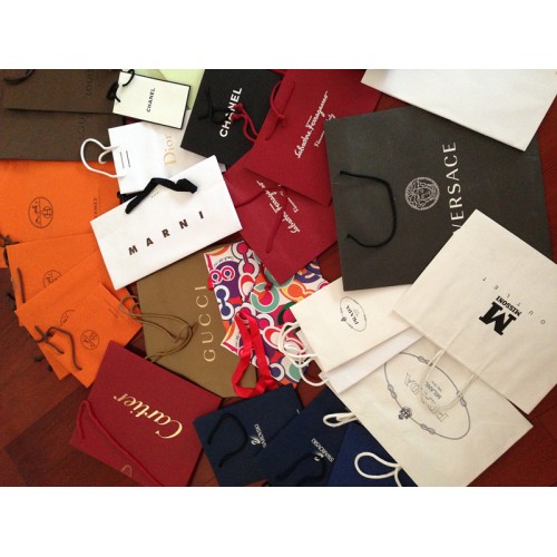 Designer papír bevásárlótáska pénztárcákhoz, órákhoz, ékszerekhez, övekhez, sálakhoz, napszemüvegekhez