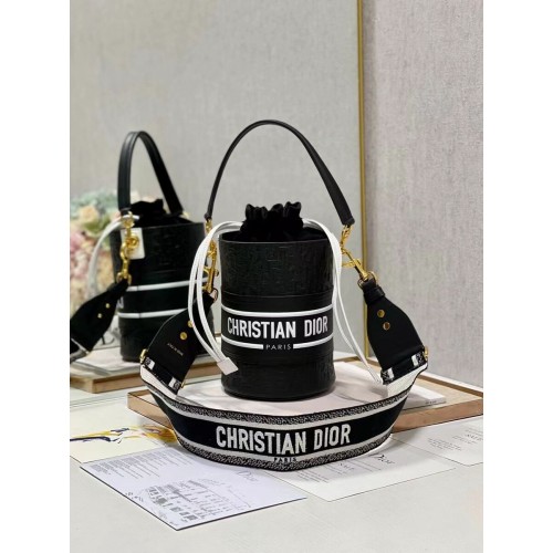 Dior Buborék Juharlevél Dombornyomásos Borjúbőr Vödör Táska C9300 Fekete