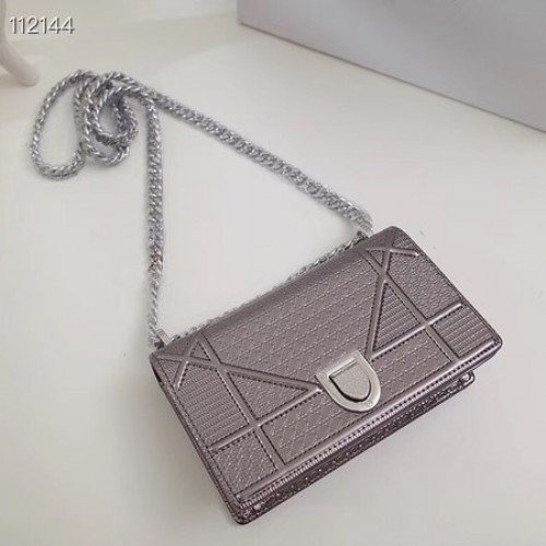 Dior DIORAMA bőr láncos táska S0328 ezüstszürke