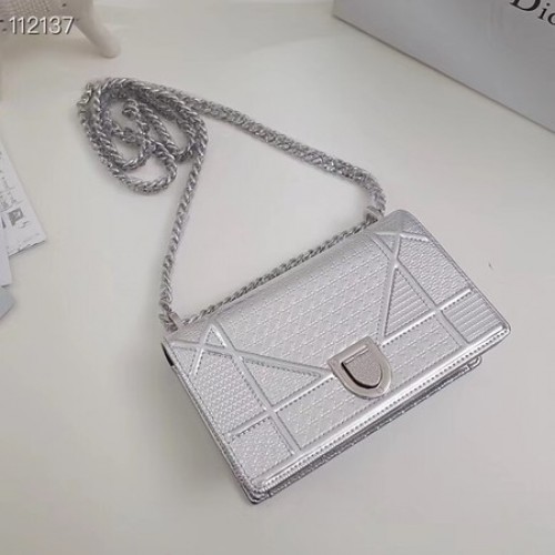 Dior DIORAMA bőr láncos táska S0328 ezüst