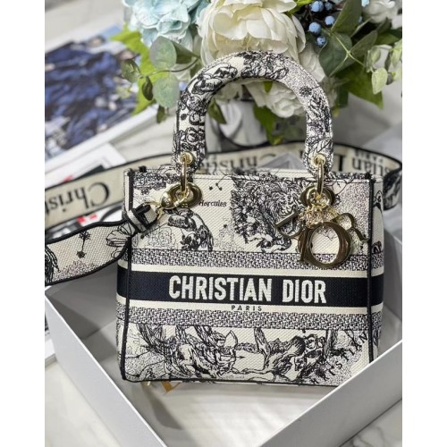 Dior KÖZEPES NŐI D-LITE TÁSKA Hímzett M0565-15