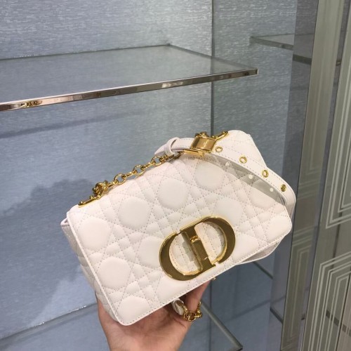 Dior KIS DIOR CARO TÁSKA Puha Cannage Borjúbőr M9241 fehér