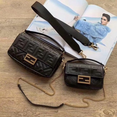 FENDI BAGUETTE Mini Válltáska 8BS017 fekete