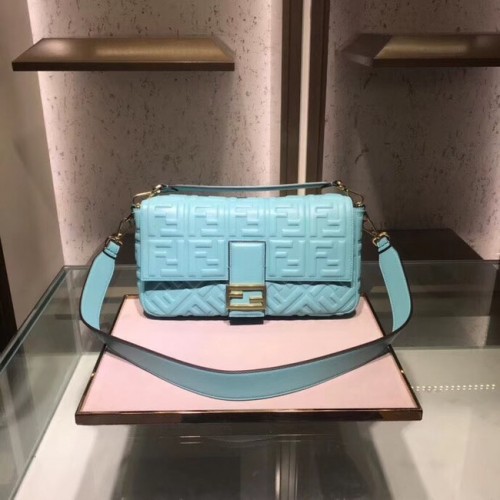 FENDI BAGUETTE nagy válltáska 8BR771A világoskék