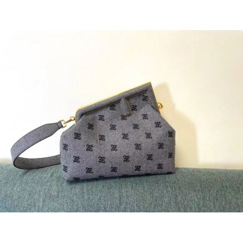 FENDI FIRST MEDIUM flanel táska hímzéssel 8BP127A szürke