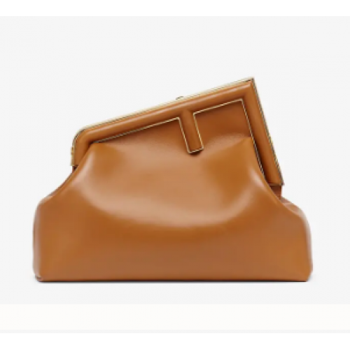 FENDI FIRST KÖZEPES MÉRETŰ bőr táska 8BP127AB barna