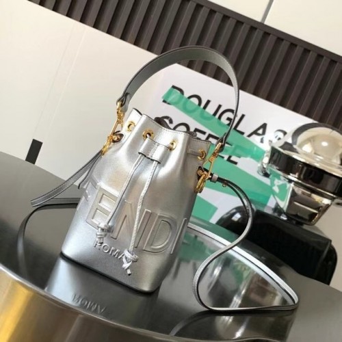 FENDI Mon Tresor bőr minitáska 8BS010AC ezüst