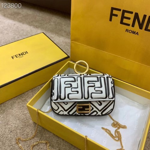 FENDI NANO BAGETT CHARM nappa bőr 7AR844
