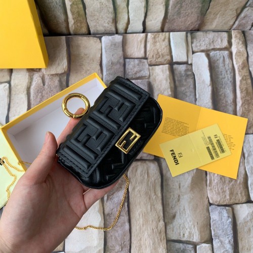 FENDI NANO BAGUETTE CHARM nappa bőr 7AR844 Fekete