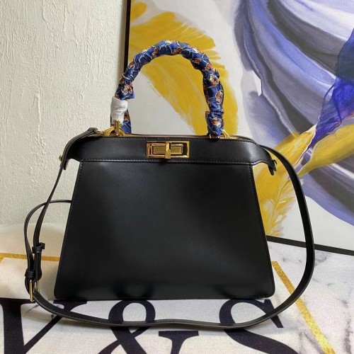 FENDI PEEKABOO ICONIC KÖZEPES FEKETE BŐR TÁSKA F6946