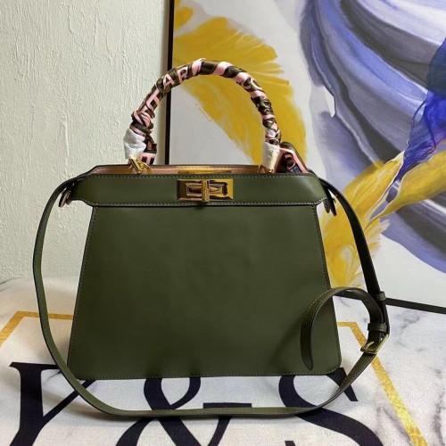 FENDI LITTLE ICONIC KÖZEPES Zöld Bőr Táska F6946
