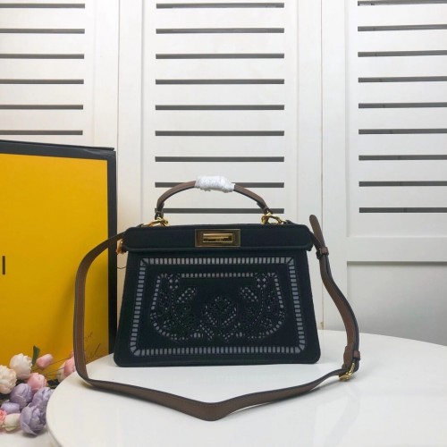 FENDI PEKABOO IKONIKUS FEKETE HÍMZÉSŰ F6