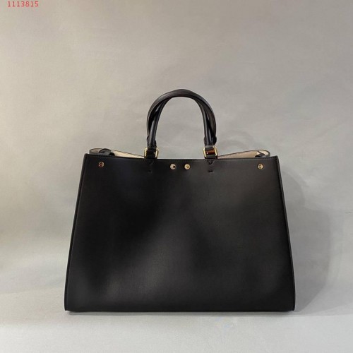 FENDI PEEKABOO ISEEU KÖZEPES BŐR TÁSKA 63258 FEKETE