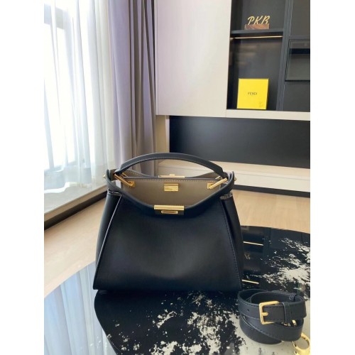 FENDI PEEKABOO ISEEU Eredeti Bőr Kis Táska 0196 Fekete