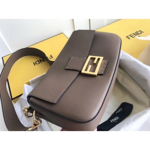 Fendi BAGUETTE válltáska 8BR600 szürke