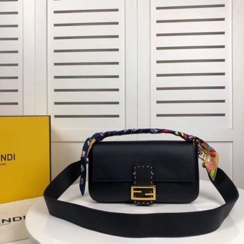 Fendi BAGUETTE bőr táska F2466 fekete