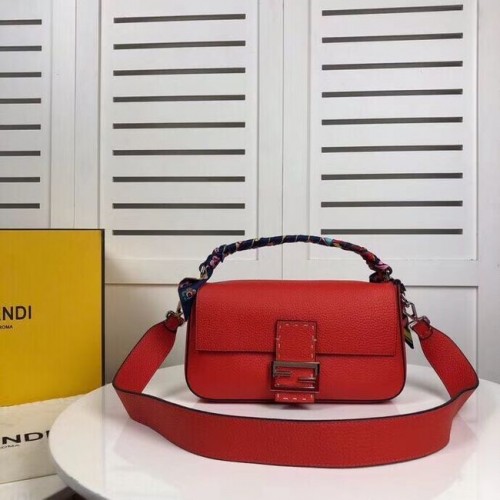 Fendi BAGUETTE bőr táska F2466 piros