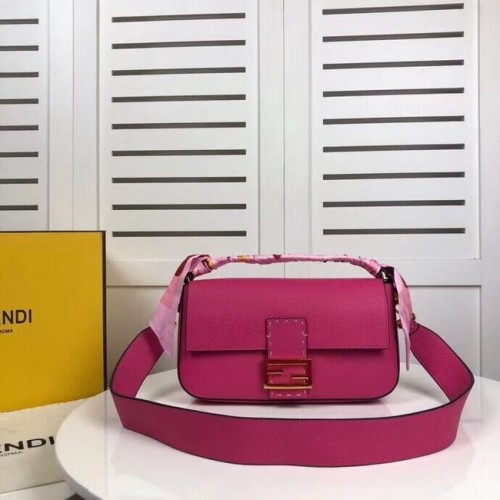 Fendi BAGUETTE bőr táska F2466 rózsaszín