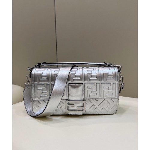 Fendi Baguette Nagy Bőr Táska 8BR771A Ezüst