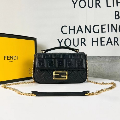 Fendi Baguette nappabőr táska F0881 Fekete