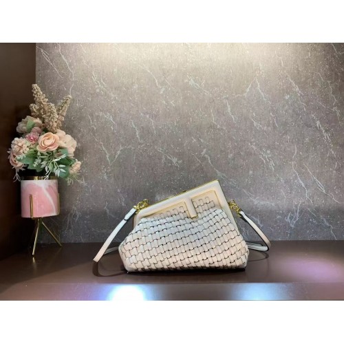 Fendi First Kis bőr összefonódó táska 8BP129A krémszínű