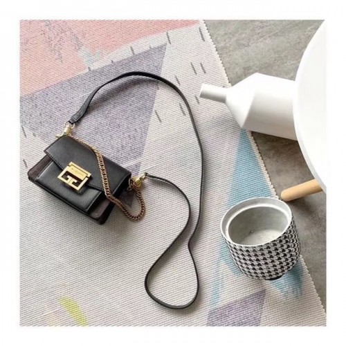 GIVENCHY GV3 bőr és velúr mini válltáska 1116 fekete