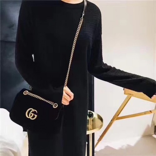 Gucci 443497 GG Marmont Chevron Bársony Válltáska Fekete
