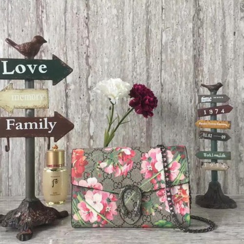 Gucci Dionysus GG Supreme Vászon Válltáska 409340 Piros