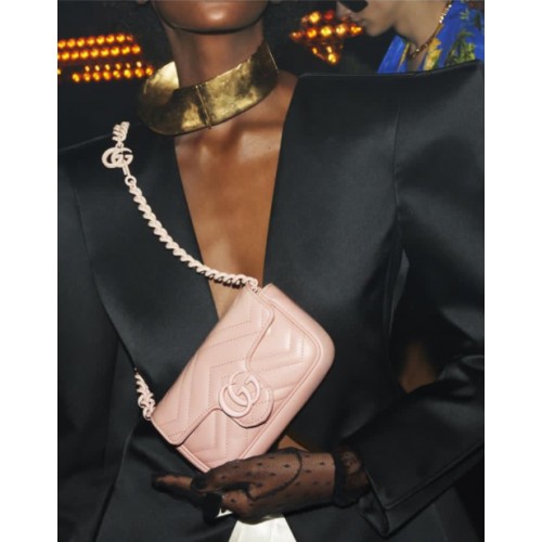 Gucci GG Marmont szuper mini rózsaszín táska 476433 rózsaszín lánccal