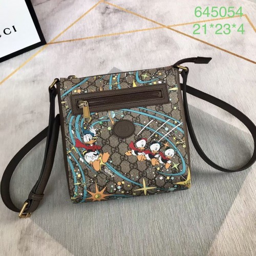Gucci GG Supreme vászon válltáska 645054 barna