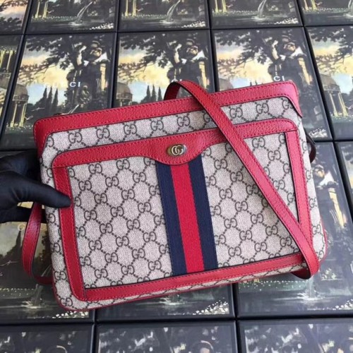 Gucci GG Supreme közepes válltáska 523354 piros