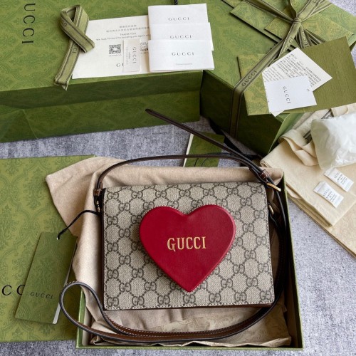 Gucci Eredeti Bőr Szív alakú Táska 637048 Piros